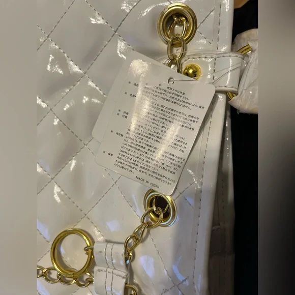 White Vinyl Quilted Fashion Handbag Tote - Picture 8 of 9